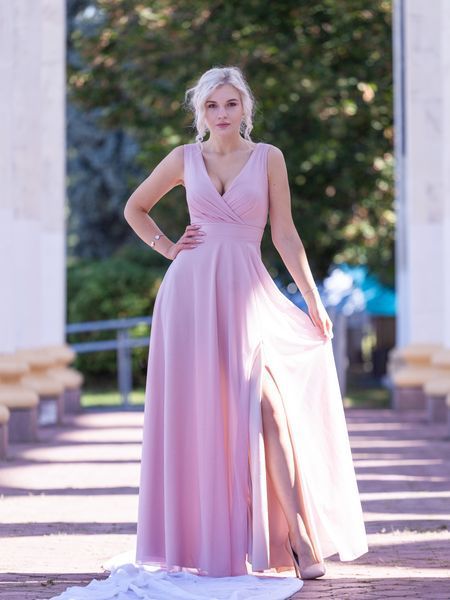 Long powder-colored chiffon evening dress with a lace-up back. (XS, pastel pink)