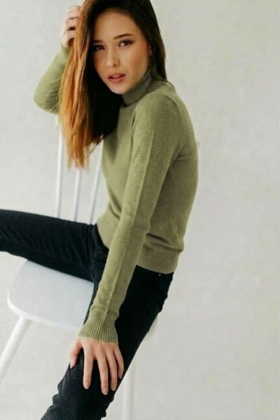 Basic solid olive turtleneck (M/L, sage green)