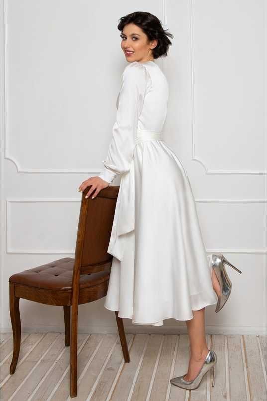white silk dress with sleeves Jules a flowing A Stella Silk Dress